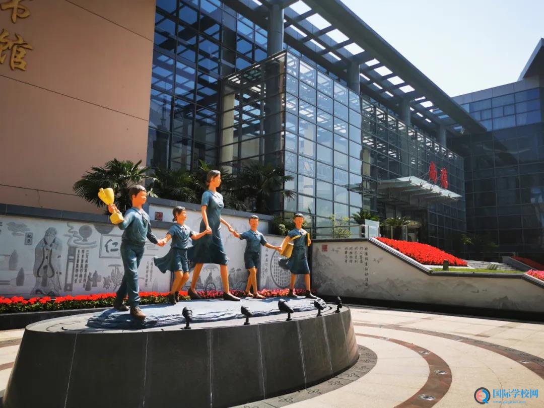 上海有哪些国际学校学费是在5-10万之间？学校收费包含哪些内容？