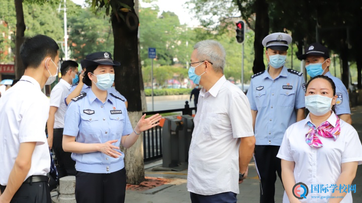 你还在“花式庆开学”？这所学校的孩子已与“英雄”并肩！