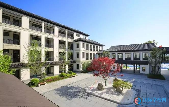 舟山绿城育华国际学校的国际课程设置具有哪些特点？