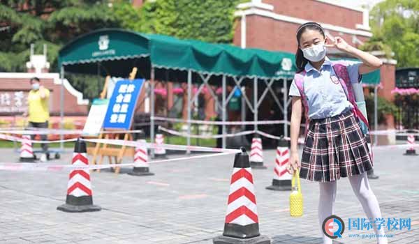 上海新纪元双语学校 ：口罩遮不住笑脸，上海新纪元返校学习进行时