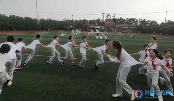 上海新纪元双语学校 ：口罩遮不住笑脸，上海新纪元返校学习进行时