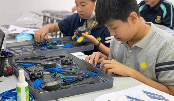 上海中加枫华国际学校 ：新学期新选择，中加枫华初中部开始招生啦！