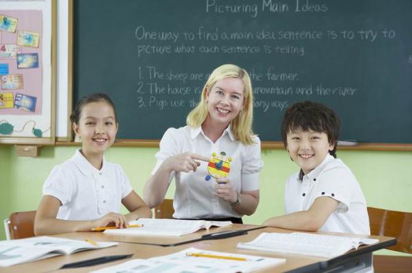 参加上海国际学校面试的学生如何提高自己的辩论能力？