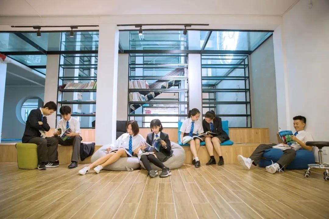 究竟选择私立国际学校？还是公立学校国际部好？