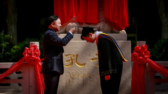 北京王府学校 - 后浪奔涌入海 不负青春韶华