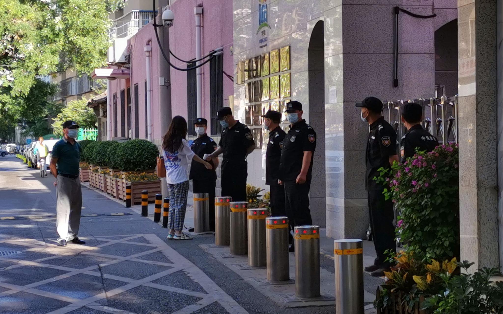 北京西城两学区中学非毕业年级小学四至六年级停课
