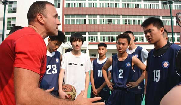深圳讯得达国际书院 ：父亲节校园开放日，和讯得达一起变身“少年创客”！
