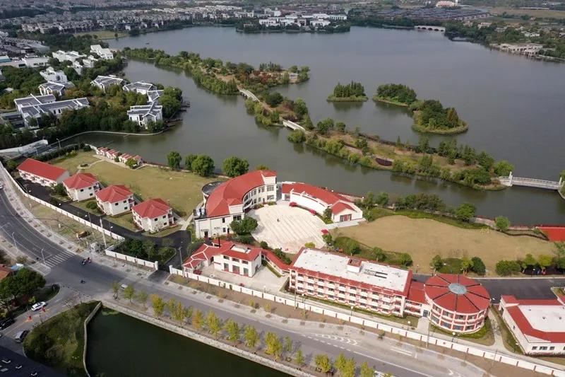 上海国际学校宏润博源和剑桥文理学校中国中心怎么样？