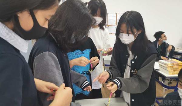 青岛梅尔顿国际学校(原二中剑桥高中) ：端午节如何过？在青岛梅尔顿来点不一样的感觉