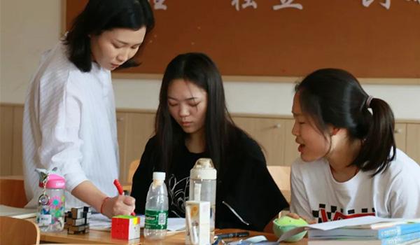 北京新桥外国语高中学校 ：非京籍学生可以留在北京新桥学校上学
