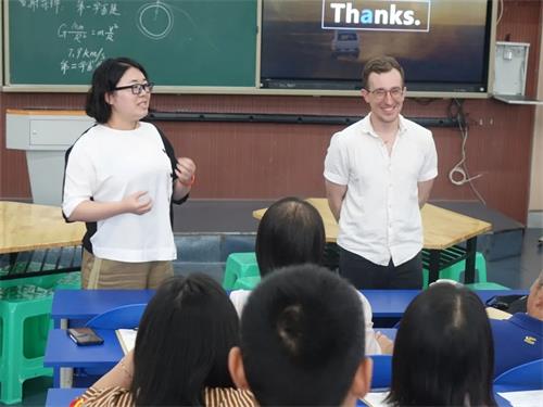 成都七中普高&国际部携手，共同探究面向新时代的中西融合物理教学