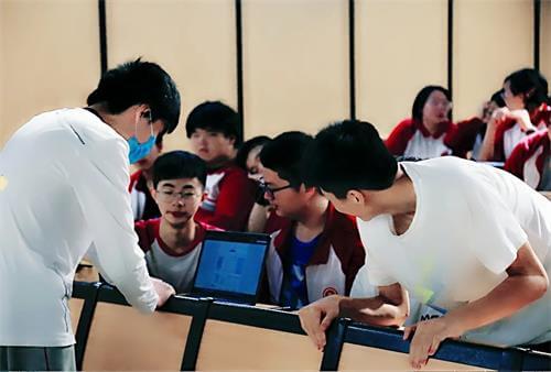北大附属嘉兴实验学校同文部举行IBDP学习交流会