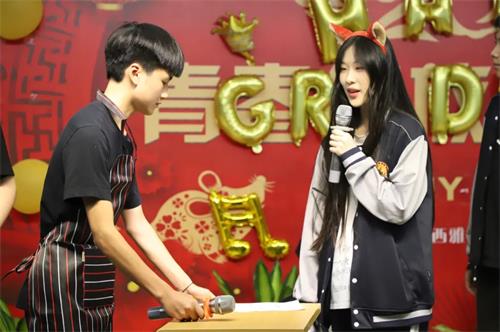 画面太美我不敢看：成都西雅美途短剧表演中那些“反串”