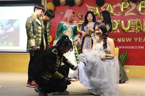 画面太美我不敢看：成都西雅美途短剧表演中那些“反串”