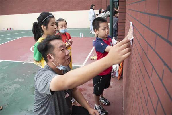 Amazing！当天津格瑞思红墙遇上涂鸦文化