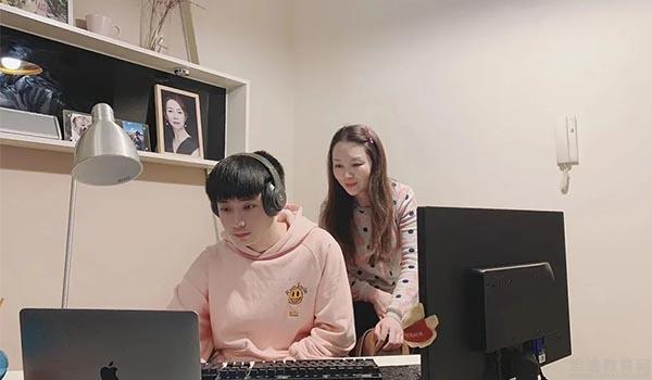 成都市西雅美途外国语联合学校 ：疫情之下西雅美途初三男孩如何与妈妈相处
