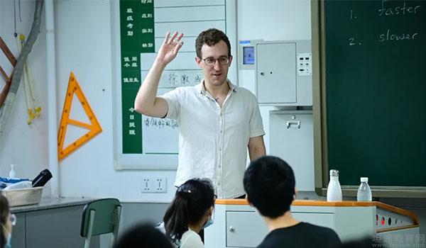 成都七中国际部 ：成都七中国际部7月17日开放日回顾