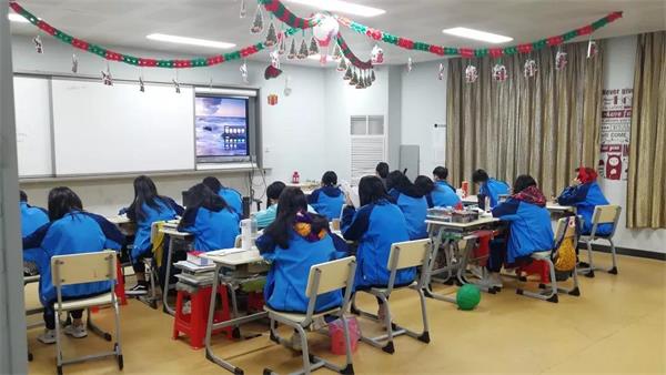 知恩于心，感恩于行，佛山市外国语学校国际部毕业生在行动！