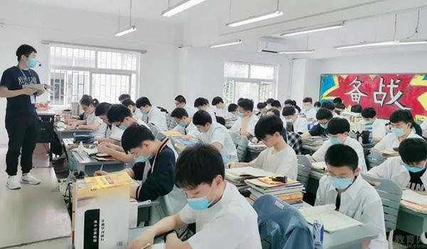 郑州基石中学 ：郑州基石中学让学生在高考中弯道超车