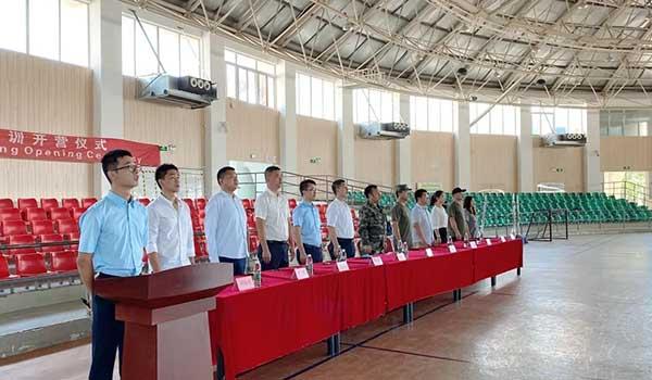 苏州中加枫华国际学校 ：初一军训开幕，中加枫华愿你乘风破浪