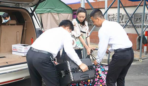 上海华二紫竹国际学院 ：华二紫竹国际学院2020年新生入学报到现场直击