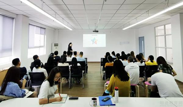 青岛梅尔顿国际学校(原二中剑桥高中) ：青岛梅尔顿国际徐晓新学期名师集结培训