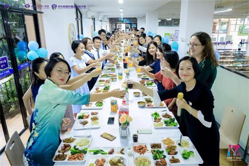 中黄GIA高中：风雨同舟17载，乘风破浪中黄人！