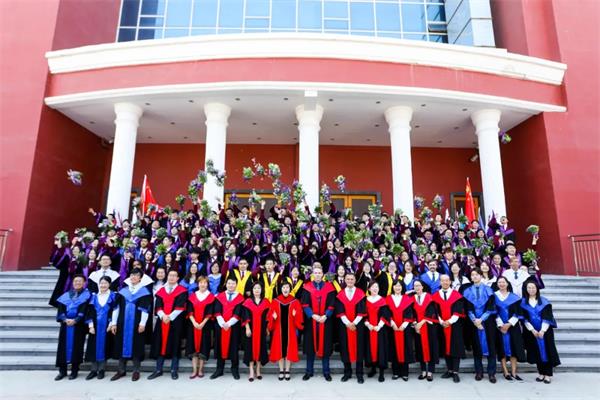 北京爱迪国际学校毕业快乐：青春就是一场盛大的相聚和别离