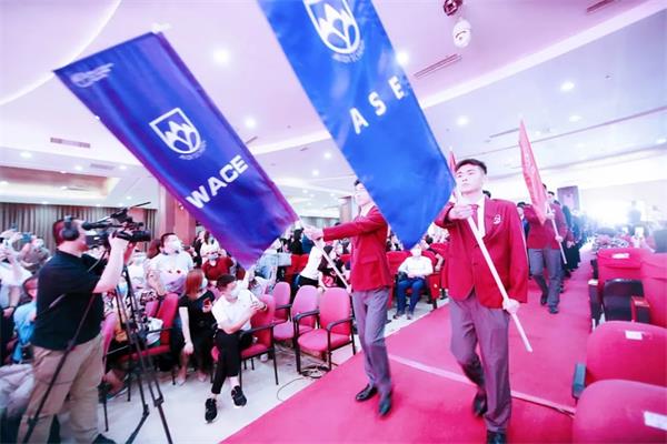 北京爱迪国际学校毕业快乐：青春就是一场盛大的相聚和别离