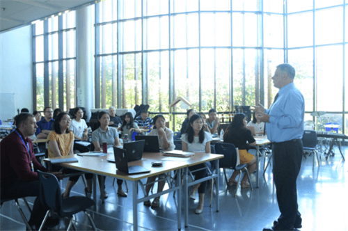 IB泰斗Peter McCombe来昆山加拿大国际学校授课
