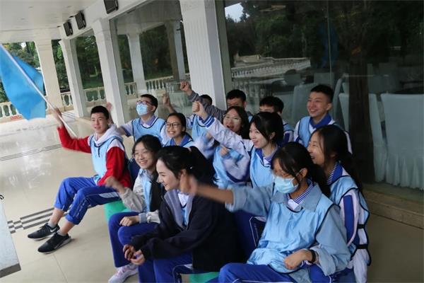 成都七中万达学校国际部户外活动日：秋景引闲步，山游不知疲