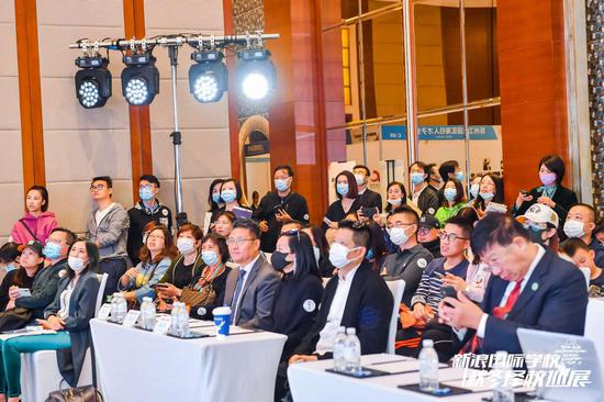 摇号政策下沪上家长理性择校 新浪国际学校展邀大咖支招