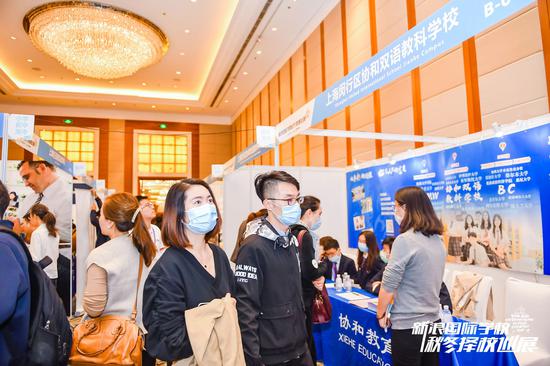 摇号政策下沪上家长理性择校 新浪国际学校展邀大咖支招