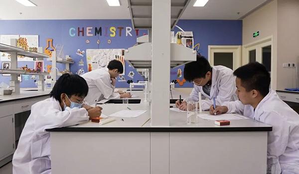 北京明诚外国语黄石学院 ：北京明诚教师充分尊重学生的个性发展
