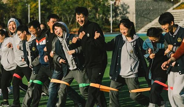 青岛为明学校国际部 ：秋日运动少不了青岛为明国际部的学生和家长