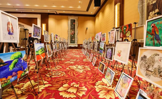 新浪择校展公益画展 - 让艺术与温暖不期而遇