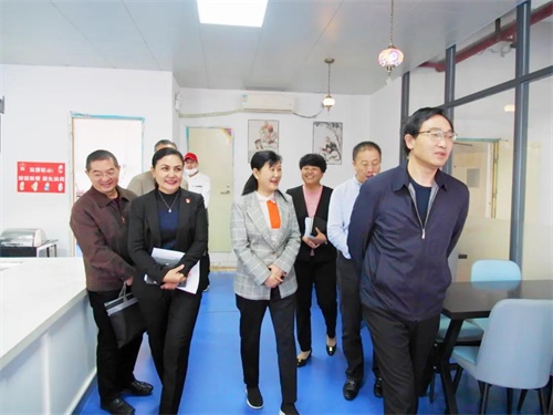 省委统战部副部长石松江一行调研中铁置业中加学校民族团结进步创建工作