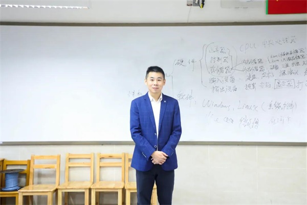 碧桂园十里银滩学校STEM校队，斩获机器人世界锦标赛预赛两项冠军