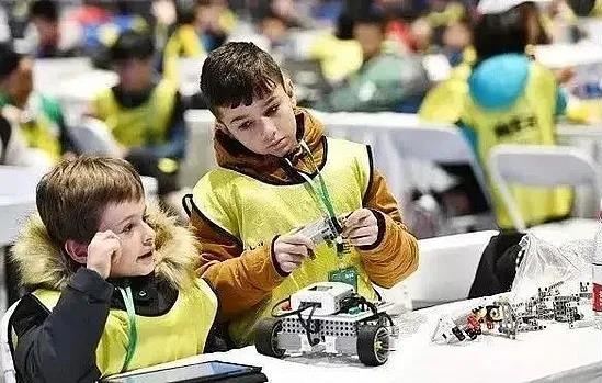 碧桂园十里银滩学校STEM校队，斩获机器人世界锦标赛预赛两项冠军