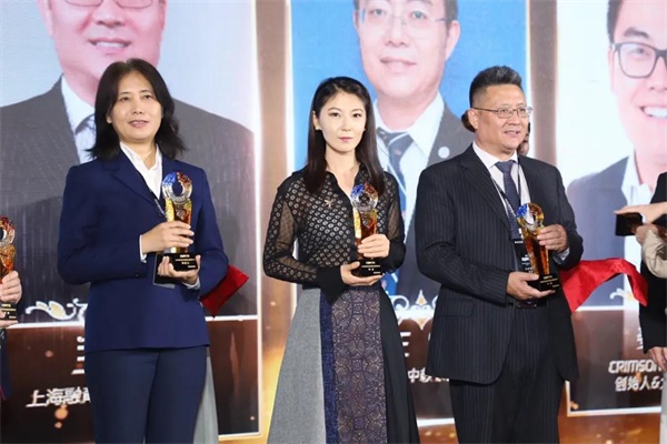 喜报｜六力国际学校荣获2020腾讯教育“回响中国”年度盛典两项大奖