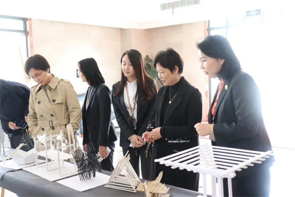 合肥市教育局心理专家组莅临合肥新华公学指导工作