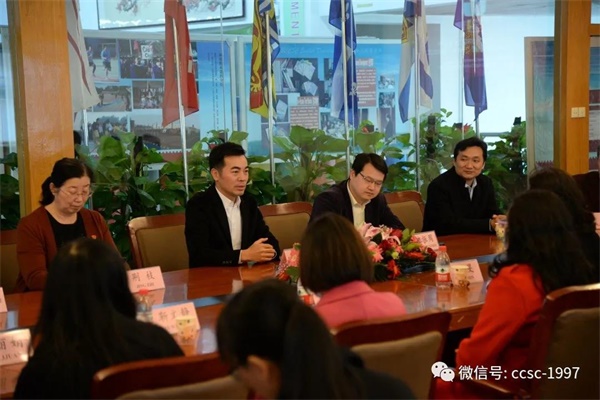 北京中加学校“一对一”结对 助力青年教师专业发展
