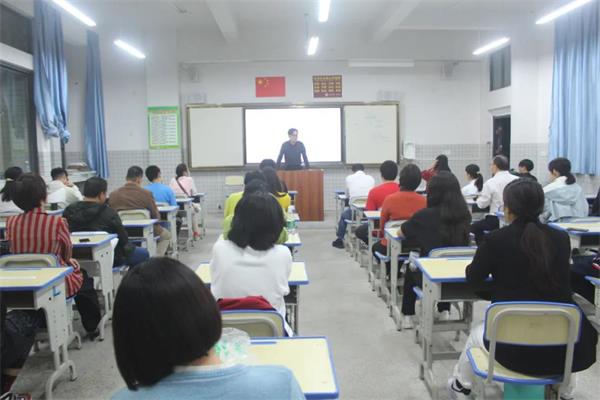 南宁市第二中学国际部高二年级的后疫情时代家长会成功召开！