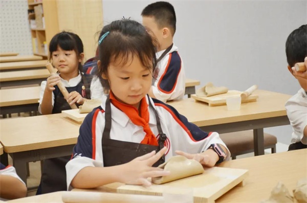 斩获市级金奖，巴德美际学校成都校区啦啦操校队首战告捷