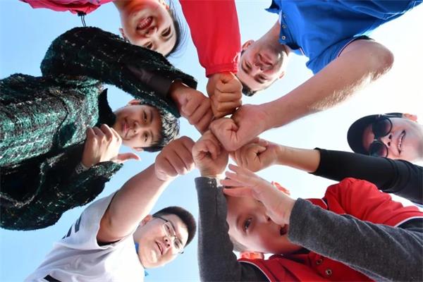 学院PK、师生团建，青岛威德明特双语学校这样为祖国庆生！