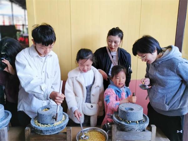 感受劳动之美 | 青岛威德明特双语学校农耕体验活动圆满收官