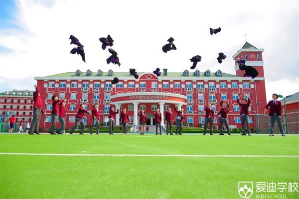 疫情期间学生成绩不降反升、连续13年摘得澳洲高考状元……北京爱迪国际学校蛮拼的
