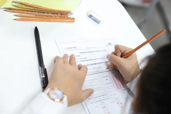 新府学“数学+”金牌国际数学竞赛AMC 新府学100%获奖