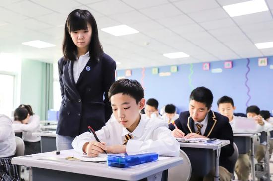 新府学“数学+”金牌国际数学竞赛AMC 新府学100%获奖