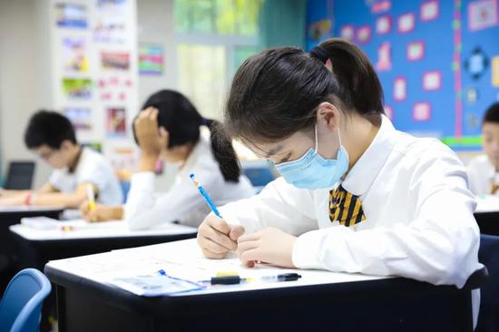 新府学“数学+”金牌国际数学竞赛AMC 新府学100%获奖